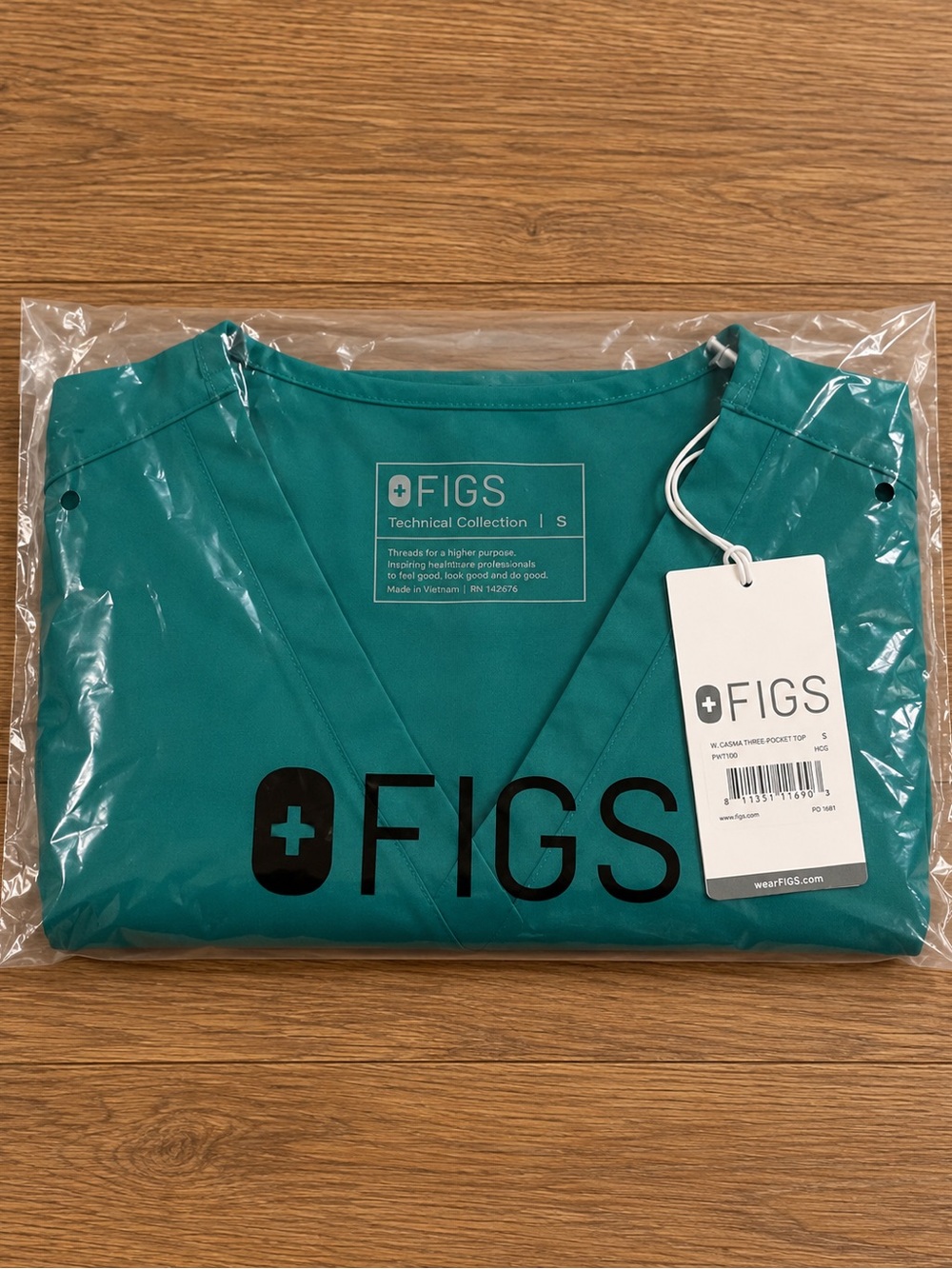 * NWT * RARE FIGS Hunter Green YOLA Skinny Scrub Pants and 3 Pocket Scrub Top